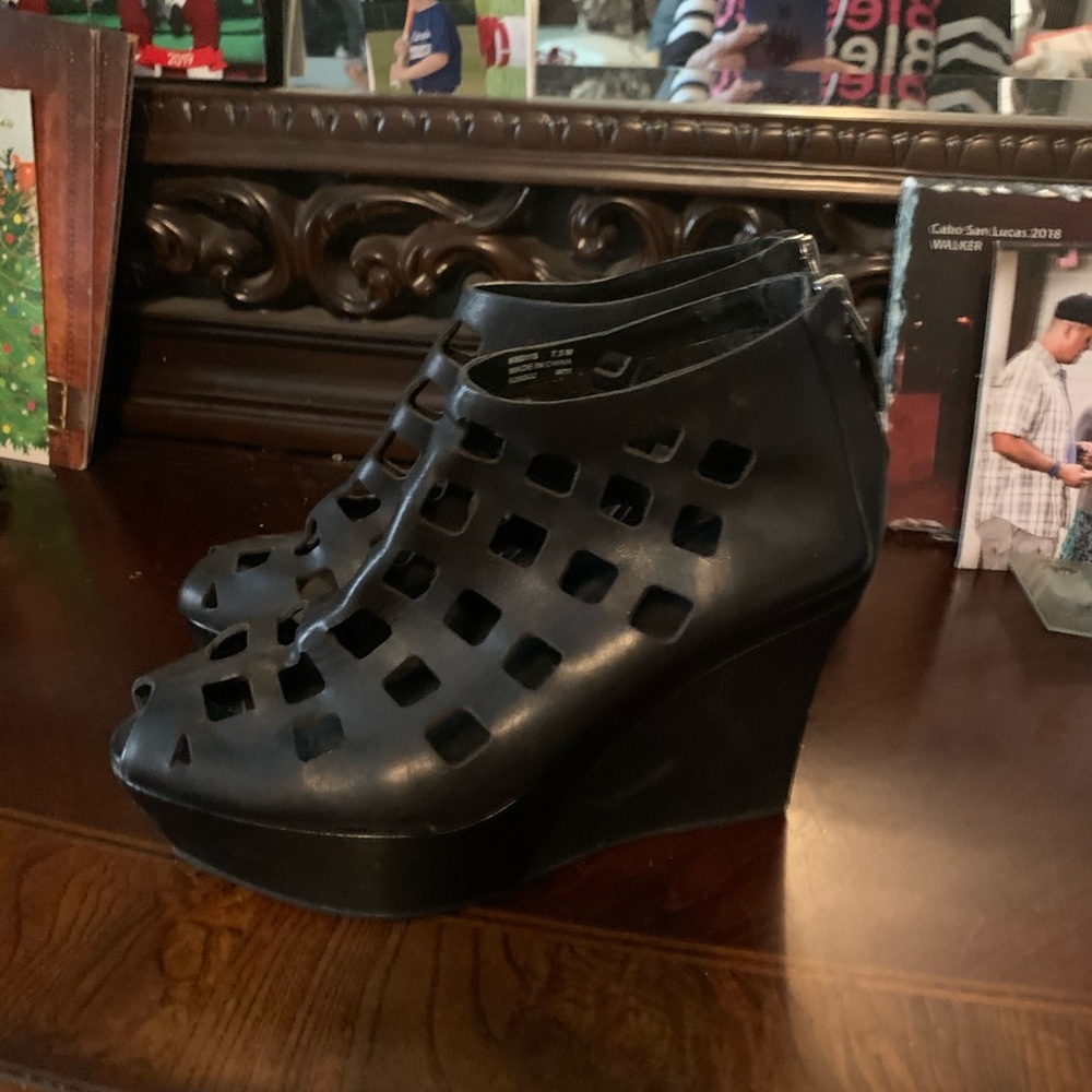 Ladies shoes